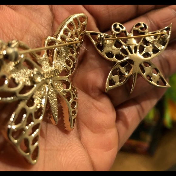 ๐HP๐ VINTAGE STAMPED BUTTERFLY BROOCHES - Picture 2 of 3